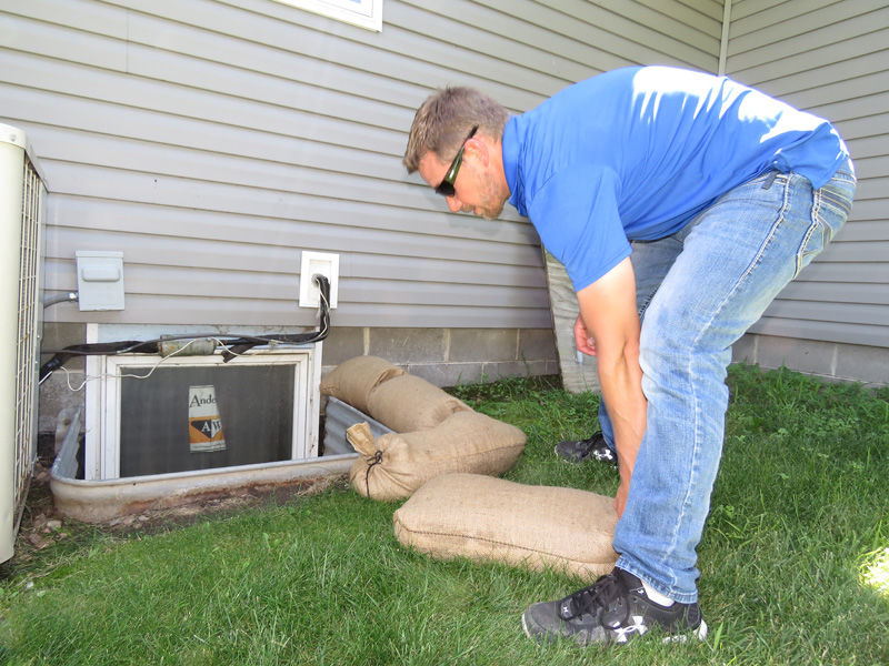 Filling sandbags in Gibbon